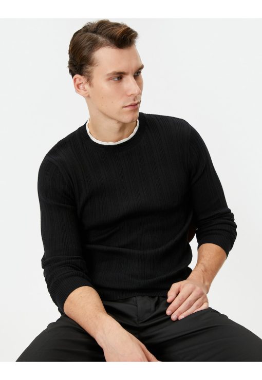 Pulover slim fit cu decolteu la baza gatului-BARBATI/IMBRACAMINTE/Pulovere si cardigane-IMBRACAMINTE/Pulovere si cardigane