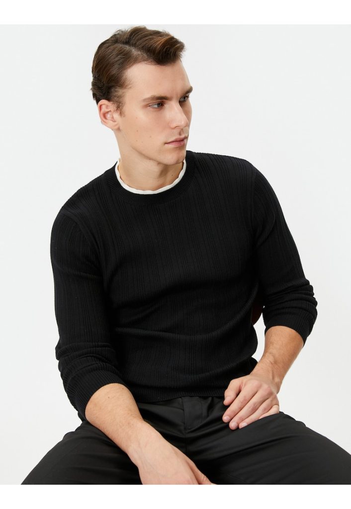 Pulover slim fit cu decolteu la baza gatului-BARBATI/IMBRACAMINTE/Pulovere si cardigane-IMBRACAMINTE/Pulovere si cardigane