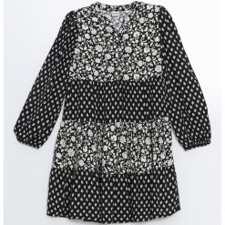 Rochie cu model si croiala in A-FETE/IMBRACAMINTE/Rochii-IMBRACAMINTE/Rochii