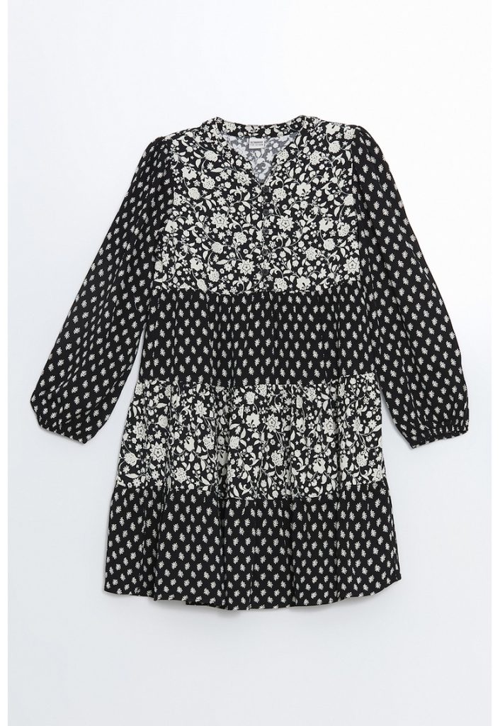 Rochie cu model si croiala in A-FETE/IMBRACAMINTE/Rochii-IMBRACAMINTE/Rochii