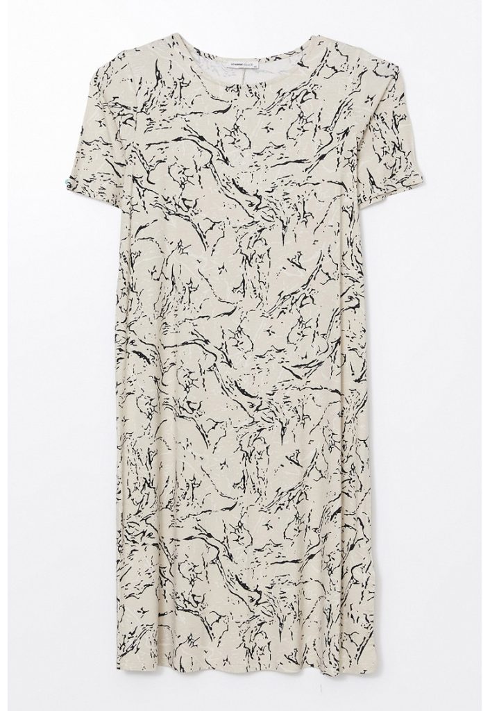 Rochie dreapta cu model-FEMEI/IMBRACAMINTE/Rochii-IMBRACAMINTE/Rochii
