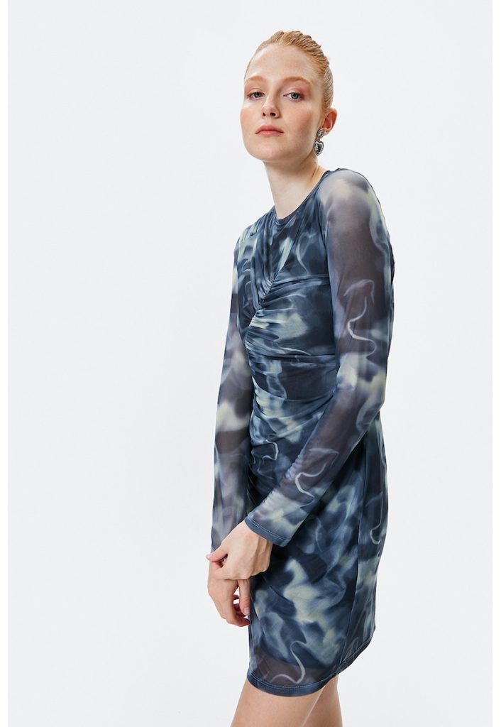 Rochie mini cu fronseu si model-FEMEI/IMBRACAMINTE/Rochii-IMBRACAMINTE/Rochii