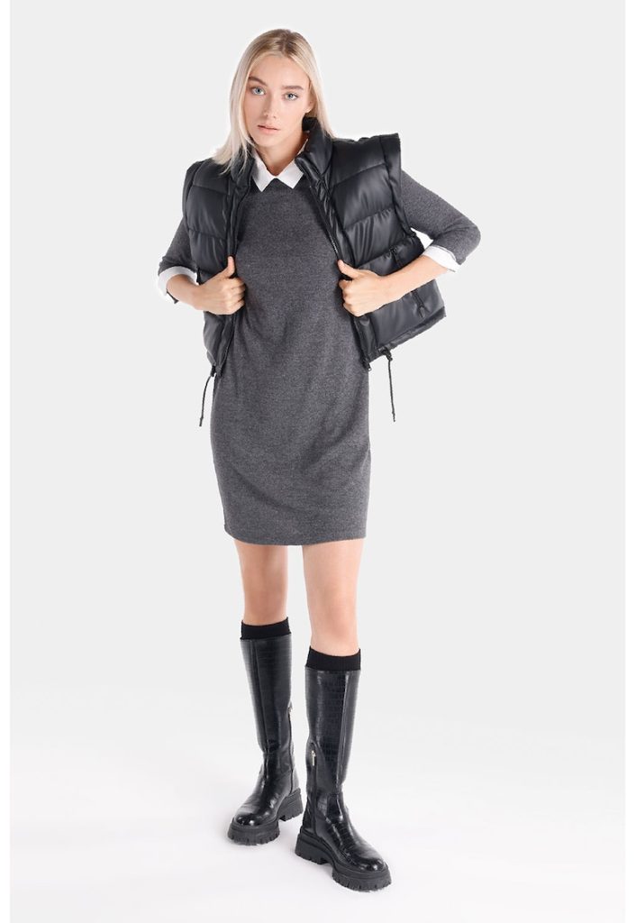 Rochie mini dreapta cu maneci 3/4-FEMEI/IMBRACAMINTE/Rochii-IMBRACAMINTE/Rochii