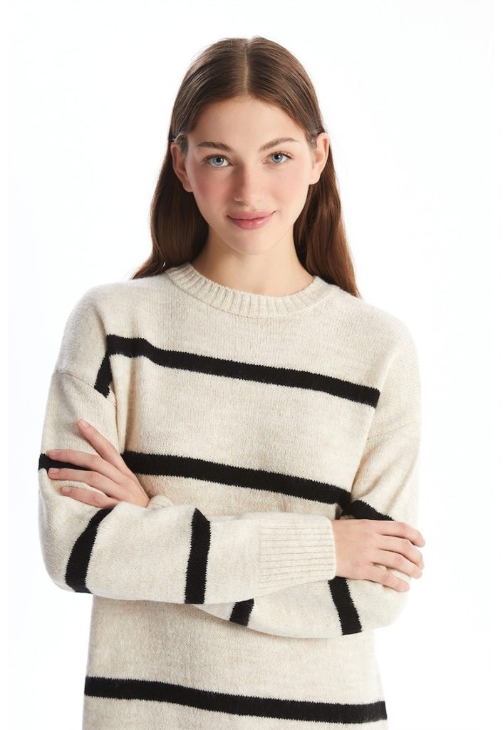 Rochie striata cu model in dungi-FEMEI/IMBRACAMINTE/Rochii-IMBRACAMINTE/Rochii