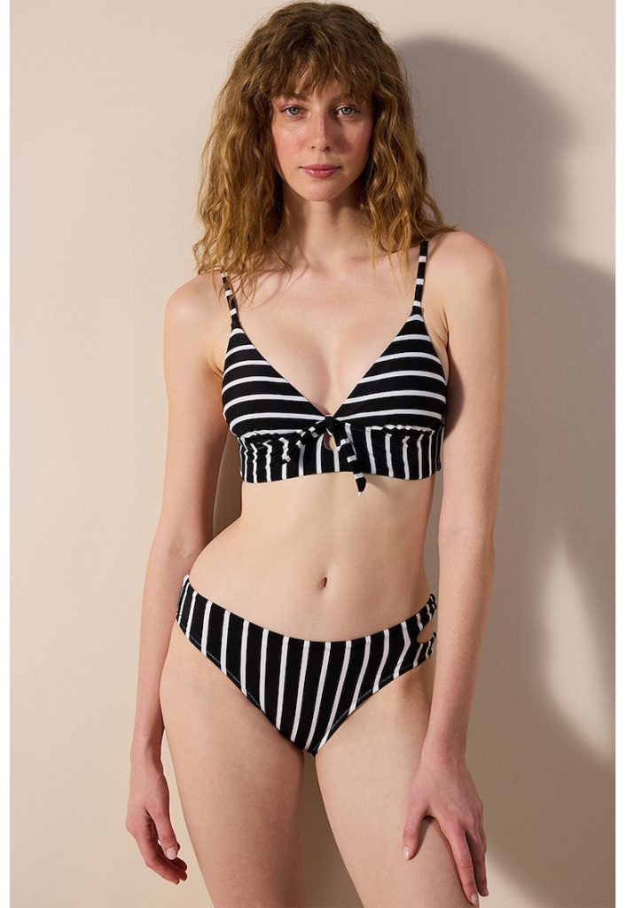 Slip cu model in dungi-FEMEI/IMBRACAMINTE/Costume de baie-IMBRACAMINTE/Costume de baie