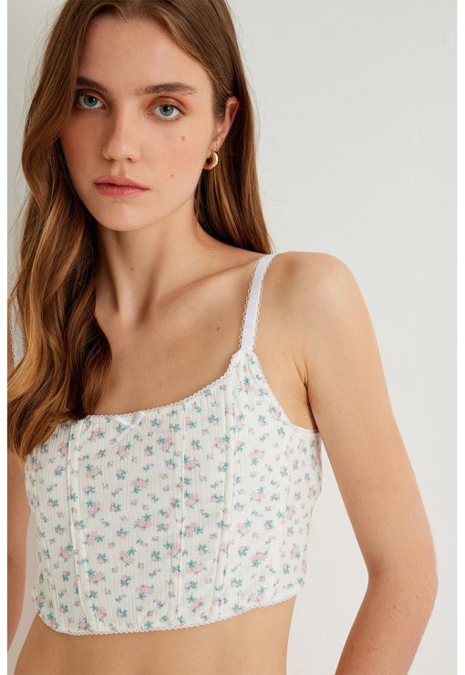 Top crop cu model floral-FEMEI/IMBRACAMINTE/Tricouri si maiouri-IMBRACAMINTE/Tricouri si maiouri