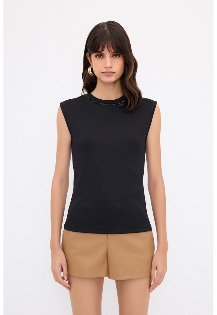 Top cu strasuri la decolteu-FEMEI/IMBRACAMINTE/Bluze-IMBRACAMINTE/Bluze
