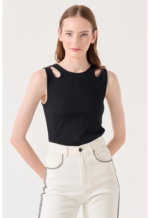 Top slim-fit cu decupaje-FEMEI/IMBRACAMINTE/Tricouri si maiouri-IMBRACAMINTE/Tricouri si maiouri