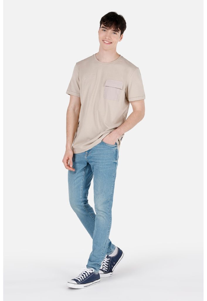 Tricou cu decolteu la baza gatului si buzunar pe piept-BARBATI/IMBRACAMINTE/Tricouri si maiouri-IMBRACAMINTE/Tricouri si maiouri