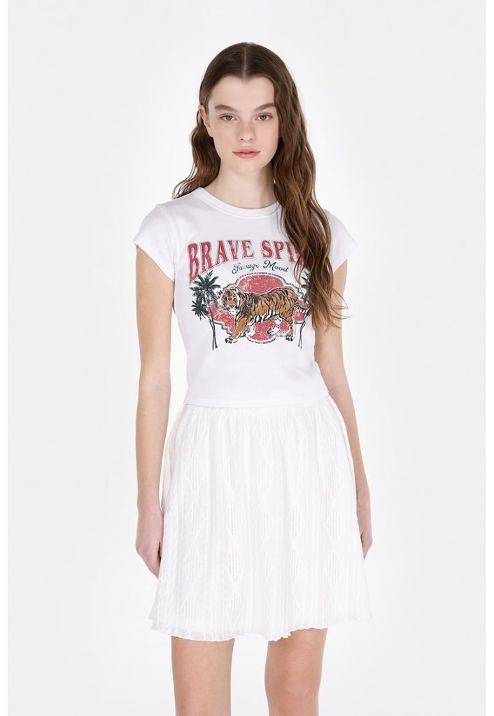 Tricou cu decolteu la baza gatului si imprimeu grafic-FEMEI/IMBRACAMINTE/Tricouri si maiouri-IMBRACAMINTE/Tricouri si maiouri
