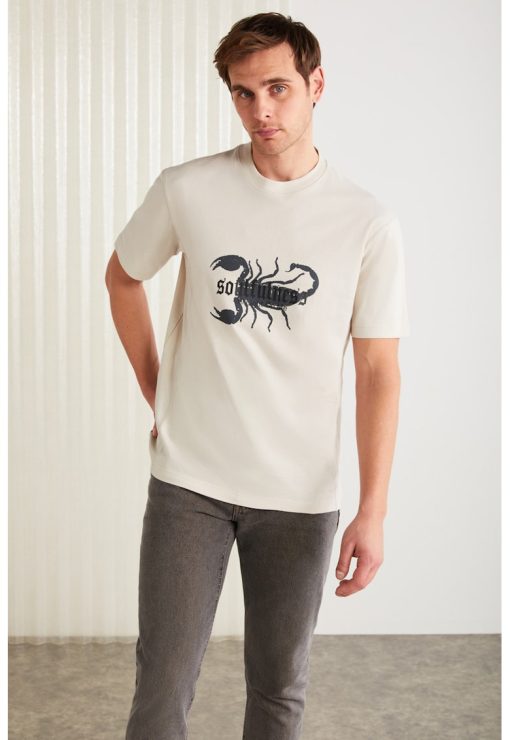 Tricou cu decolteu la baza gatului si imprimeu grafic-BARBATI/IMBRACAMINTE/Tricouri si maiouri-IMBRACAMINTE/Tricouri si maiouri