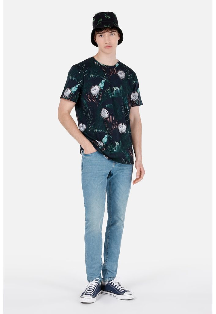 Tricou cu decolteu la baza gatului si imprimeu grafic-BARBATI/IMBRACAMINTE/Tricouri si maiouri-IMBRACAMINTE/Tricouri si maiouri