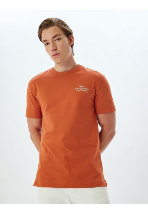 Tricou cu decolteu la baza gatului si imprimeu text-BARBATI/IMBRACAMINTE/Tricouri si maiouri-IMBRACAMINTE/Tricouri si maiouri