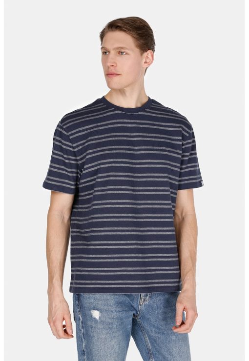 Tricou cu decolteu la baza gatului si model in dungi-BARBATI/IMBRACAMINTE/Tricouri si maiouri-IMBRACAMINTE/Tricouri si maiouri