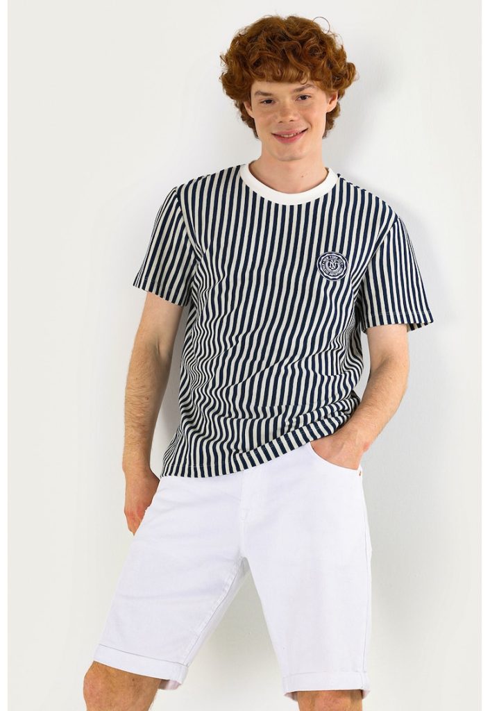 Tricou cu dungi si decolteu la baza gatului-BARBATI/IMBRACAMINTE/Tricouri si maiouri-IMBRACAMINTE/Tricouri si maiouri