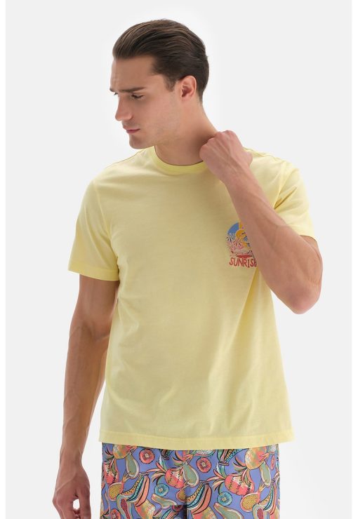Tricou cu imprimeu grafic pe partea din spate-BARBATI/IMBRACAMINTE/Tricouri si maiouri-IMBRACAMINTE/Tricouri si maiouri