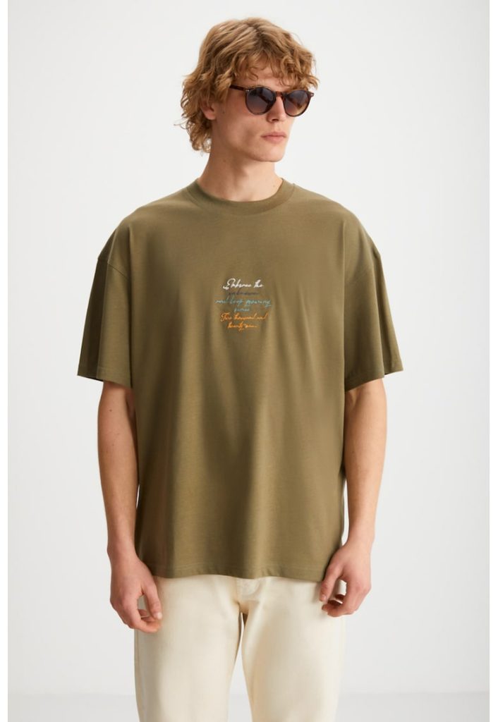 Tricou cu maneci cazute si imprimeu grafic pe partea din spate-BARBATI/IMBRACAMINTE/Tricouri si maiouri-IMBRACAMINTE/Tricouri si maiouri