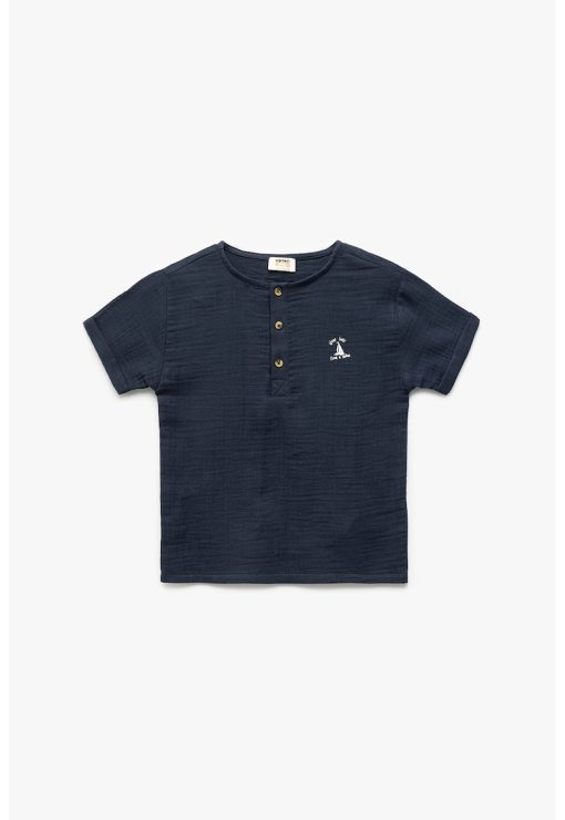 Tricou cu model uni si fenta cu nasturi-BAIETI/IMBRACAMINTE/Tricouri si maiouri-IMBRACAMINTE/Tricouri si maiouri