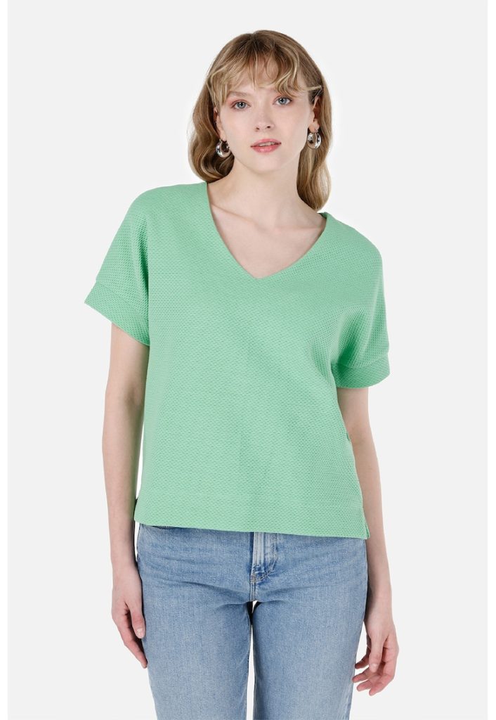 Tricou lejer cu decolteu in V si aspect texturat-FEMEI/IMBRACAMINTE/Tricouri si maiouri-IMBRACAMINTE/Tricouri si maiouri