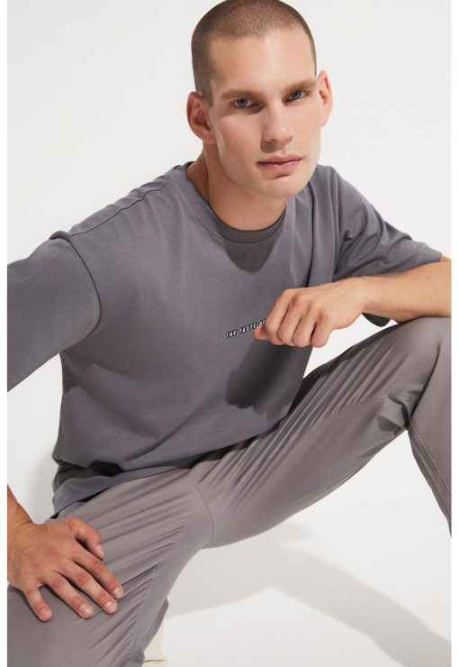 Tricou supradimensionat cu model grafic-BARBATI/IMBRACAMINTE/Tricouri si maiouri-IMBRACAMINTE/Tricouri si maiouri