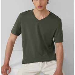 Tricou uni cu decolteu in V-BARBATI/IMBRACAMINTE/Tricouri si maiouri-IMBRACAMINTE/Tricouri si maiouri