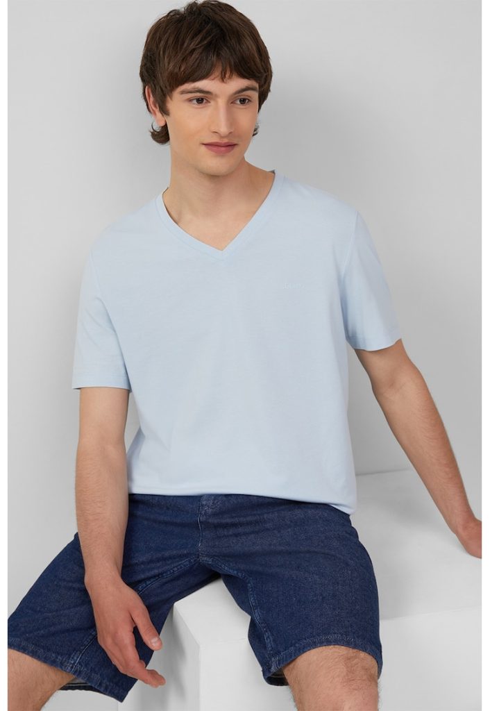 Tricou uni cu decolteu in V-BARBATI/IMBRACAMINTE/Tricouri si maiouri-IMBRACAMINTE/Tricouri si maiouri
