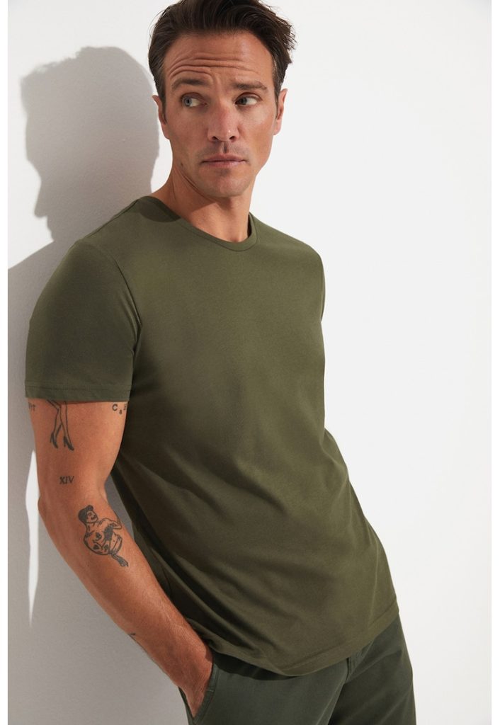 Tricou uni cu decolteu la baza gatului-BARBATI/IMBRACAMINTE/Tricouri si maiouri-IMBRACAMINTE/Tricouri si maiouri
