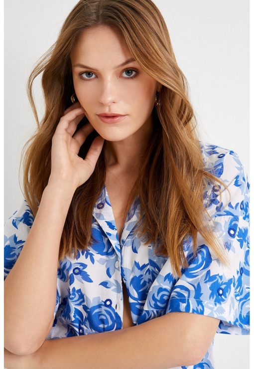 Camasa lejera cu model floral-FEMEI/IMBRACAMINTE/Camasi-IMBRACAMINTE/Camasi