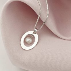 Lantisor cu pandantiv oval - decupat la interior si charm picatura de Perla - Argint 925-Colectii >> Comori Perlate >> Noutati