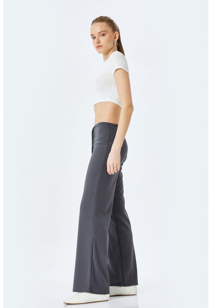 Pantaloni lungi cu model uni si croiala ampla-FEMEI/IMBRACAMINTE/Pantaloni si colanti-IMBRACAMINTE/Pantaloni si colanti