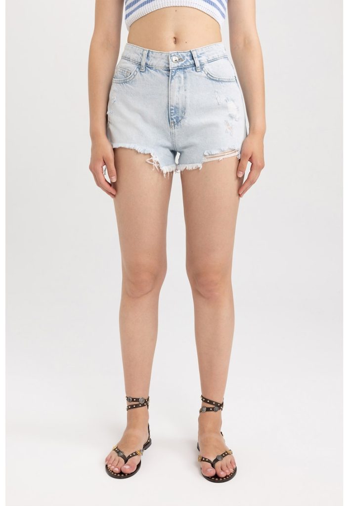 Pantaloni scurti de denim cu detalii cu aspect deteriorat-FEMEI/IMBRACAMINTE/Blugi-IMBRACAMINTE/Blugi