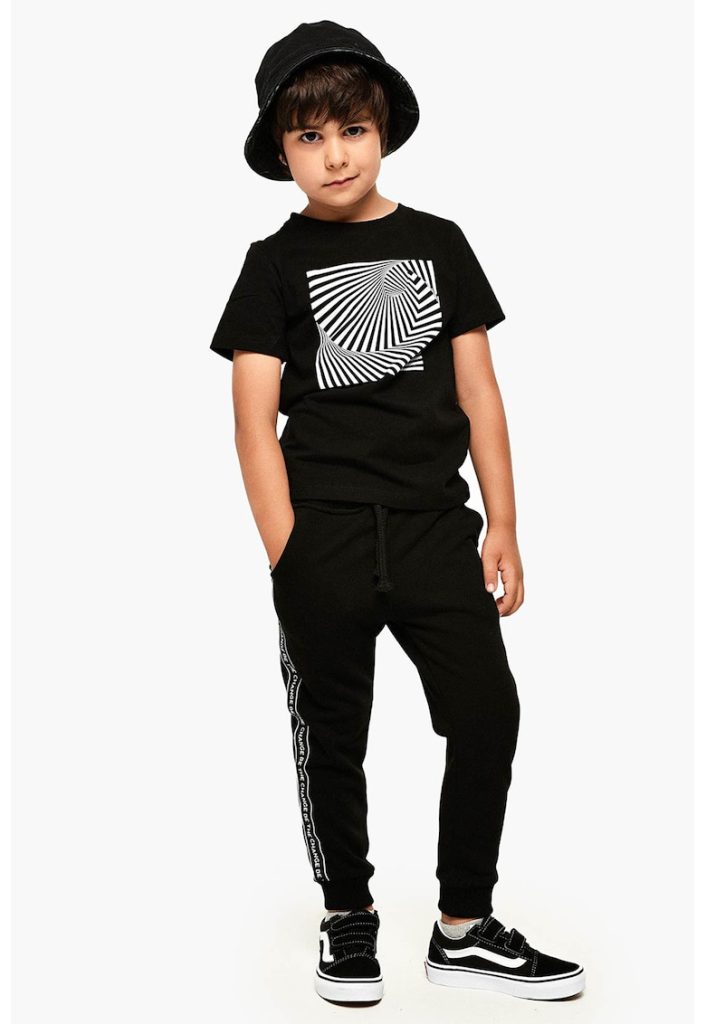 Pantaloni sport cu benzi laterale cu imprimeu text-FETE/IMBRACAMINTE/Blugi-IMBRACAMINTE/Blugi