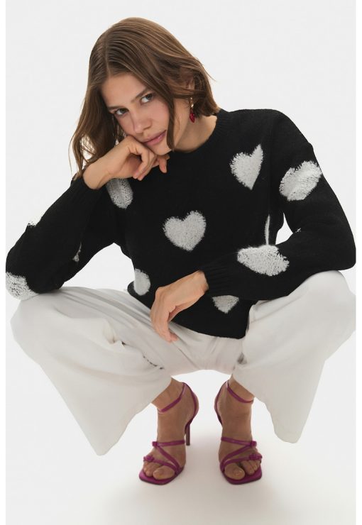 Pulover crop cu decolteu la baza gatului si model cu inimi-FEMEI/IMBRACAMINTE/Pulovere si cardigane-IMBRACAMINTE/Pulovere si cardigane