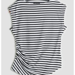 Tricou asimetric cu model in dungi-FEMEI/IMBRACAMINTE/Tricouri si maiouri-IMBRACAMINTE/Tricouri si maiouri