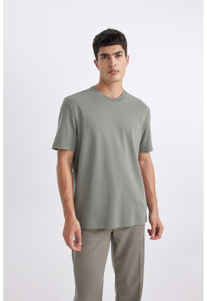 Tricou cu decolteu la baza gatului-BARBATI/IMBRACAMINTE/Tricouri si maiouri-IMBRACAMINTE/Tricouri si maiouri