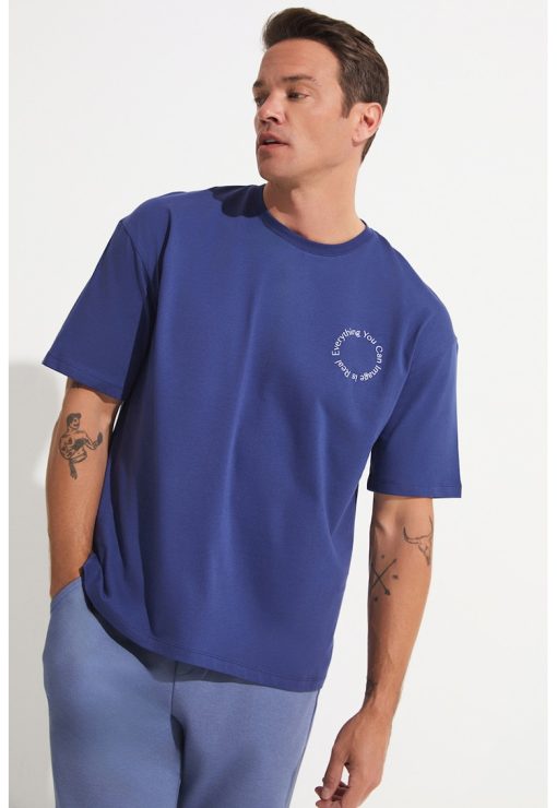 Tricou cu decolteu la baza gatului si detaliu text pe piept-BARBATI/IMBRACAMINTE/Tricouri si maiouri-IMBRACAMINTE/Tricouri si maiouri