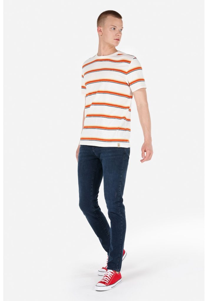 Tricou cu decolteu la baza gatului si imprimeu in dungi-BARBATI/IMBRACAMINTE/Tricouri si maiouri-IMBRACAMINTE/Tricouri si maiouri