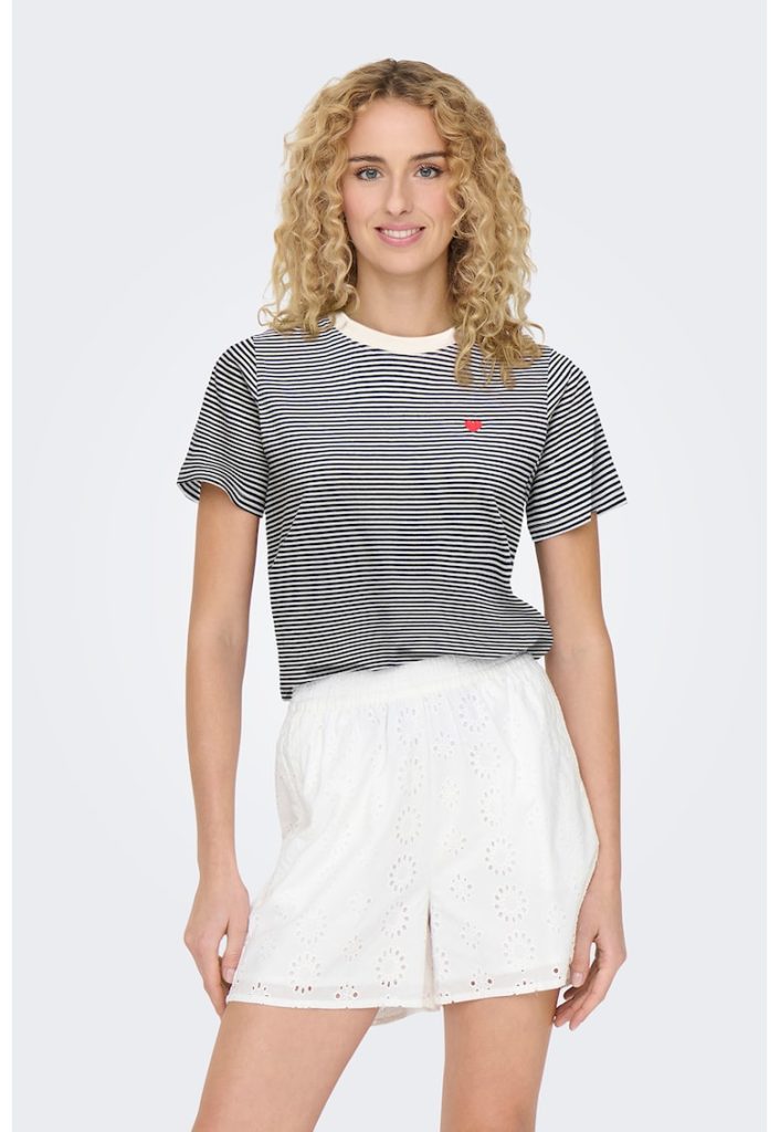 Tricou cu imprimeu in forma de inima-FEMEI/IMBRACAMINTE/Tricouri si maiouri-IMBRACAMINTE/Tricouri si maiouri
