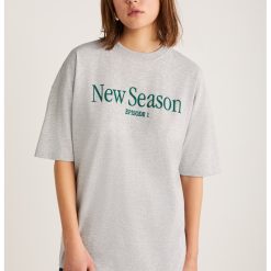 Tricou cu imprimeu text Nephele-FEMEI/IMBRACAMINTE/Tricouri si maiouri-IMBRACAMINTE/Tricouri si maiouri