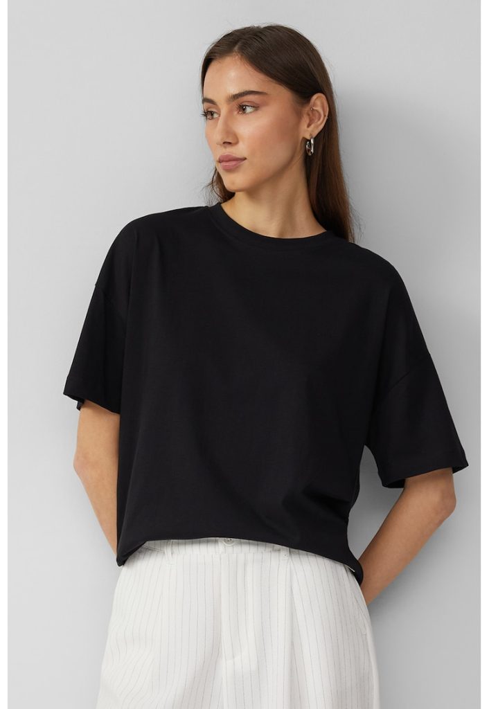 Tricou lejer cu decolteu la baza gatului-FEMEI/IMBRACAMINTE/Tricouri si maiouri-IMBRACAMINTE/Tricouri si maiouri