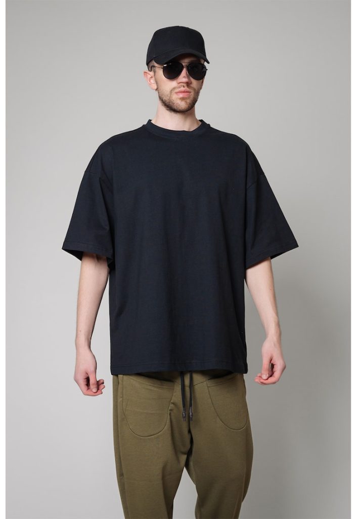 Tricou supradimensionat cu maneci cazute-BARBATI/IMBRACAMINTE/Tricouri si maiouri-IMBRACAMINTE/Tricouri si maiouri