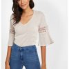 Bluza cu decolteu in V si maneci evazate trei sferturi-FEMEI/IMBRACAMINTE/Bluze-IMBRACAMINTE/Bluze
