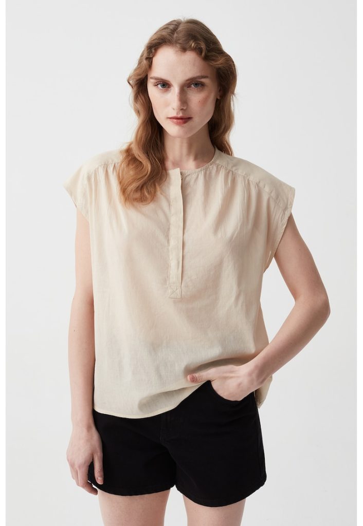 Bluza cu fenta cu nasturi-FEMEI/IMBRACAMINTE/Bluze-IMBRACAMINTE/Bluze