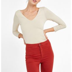 Bluza slim fit cu decolteu in V-FEMEI/IMBRACAMINTE/Bluze-IMBRACAMINTE/Bluze