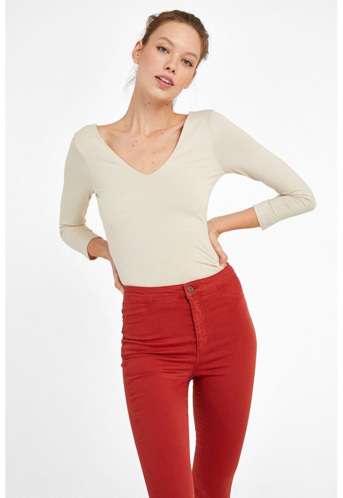 Bluza slim fit cu decolteu in V-FEMEI/IMBRACAMINTE/Bluze-IMBRACAMINTE/Bluze
