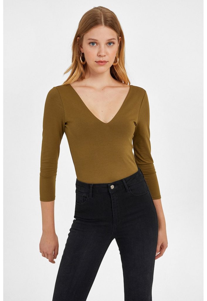 Bluza slim fit cu decolteu in V-FEMEI/IMBRACAMINTE/Bluze-IMBRACAMINTE/Bluze