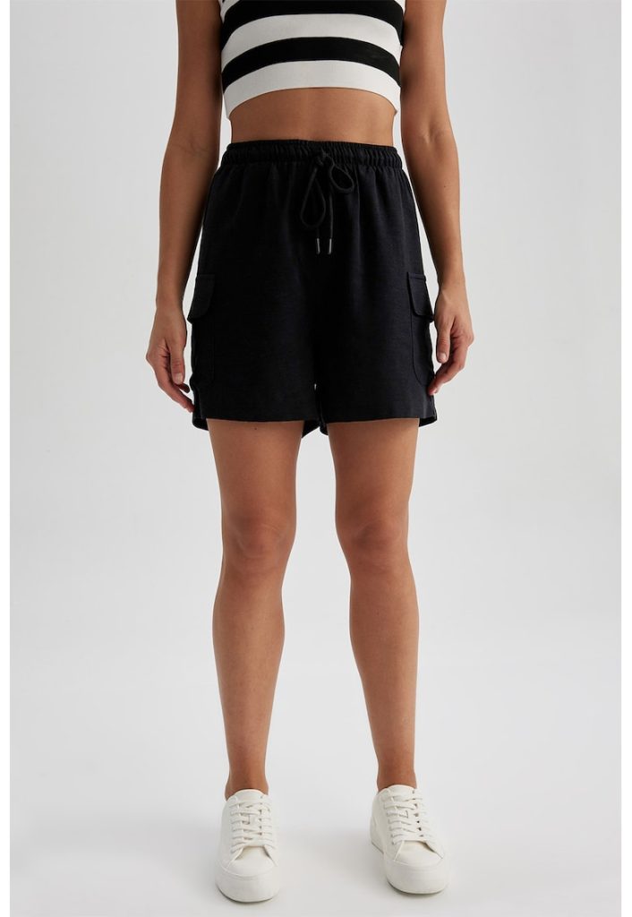 Pantaloni scurti din amestec de in cu snur de ajustare-FEMEI/IMBRACAMINTE/Pantaloni si colanti-IMBRACAMINTE/Pantaloni si colanti