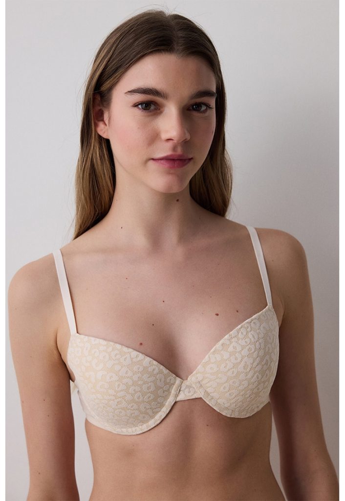 Sutien cu model si burete-FEMEI/IMBRACAMINTE/Tricouri si maiouri-IMBRACAMINTE/Tricouri si maiouri