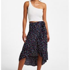 Top crop cu decolteu pe un umar-FEMEI/IMBRACAMINTE/Tricouri si maiouri-IMBRACAMINTE/Tricouri si maiouri