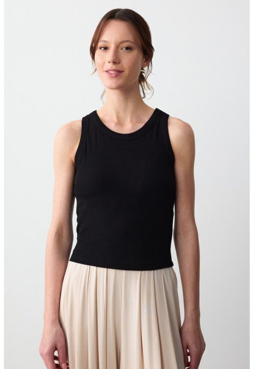 Top slim-fit cu model uni-FEMEI/IMBRACAMINTE/Tricouri si maiouri-IMBRACAMINTE/Tricouri si maiouri